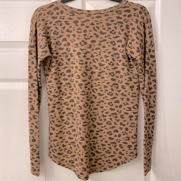 Soft leopard print long sleeve - Picture 3 of 3